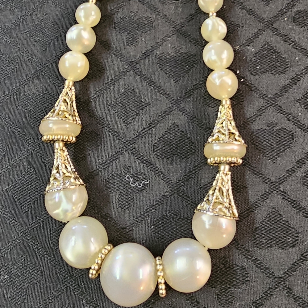 Lucite pearls and gold beads necklace